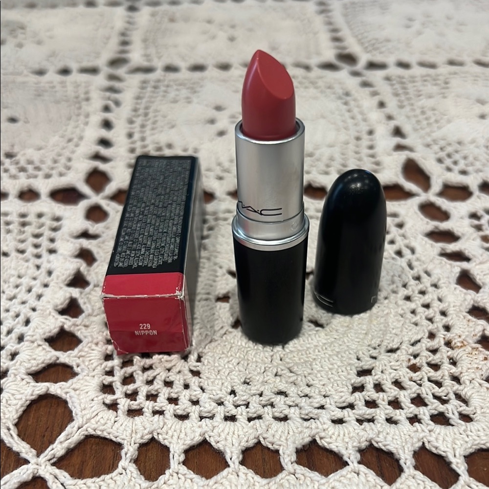 MAC Cremesheen lipstick in Nippon 229. New in Box